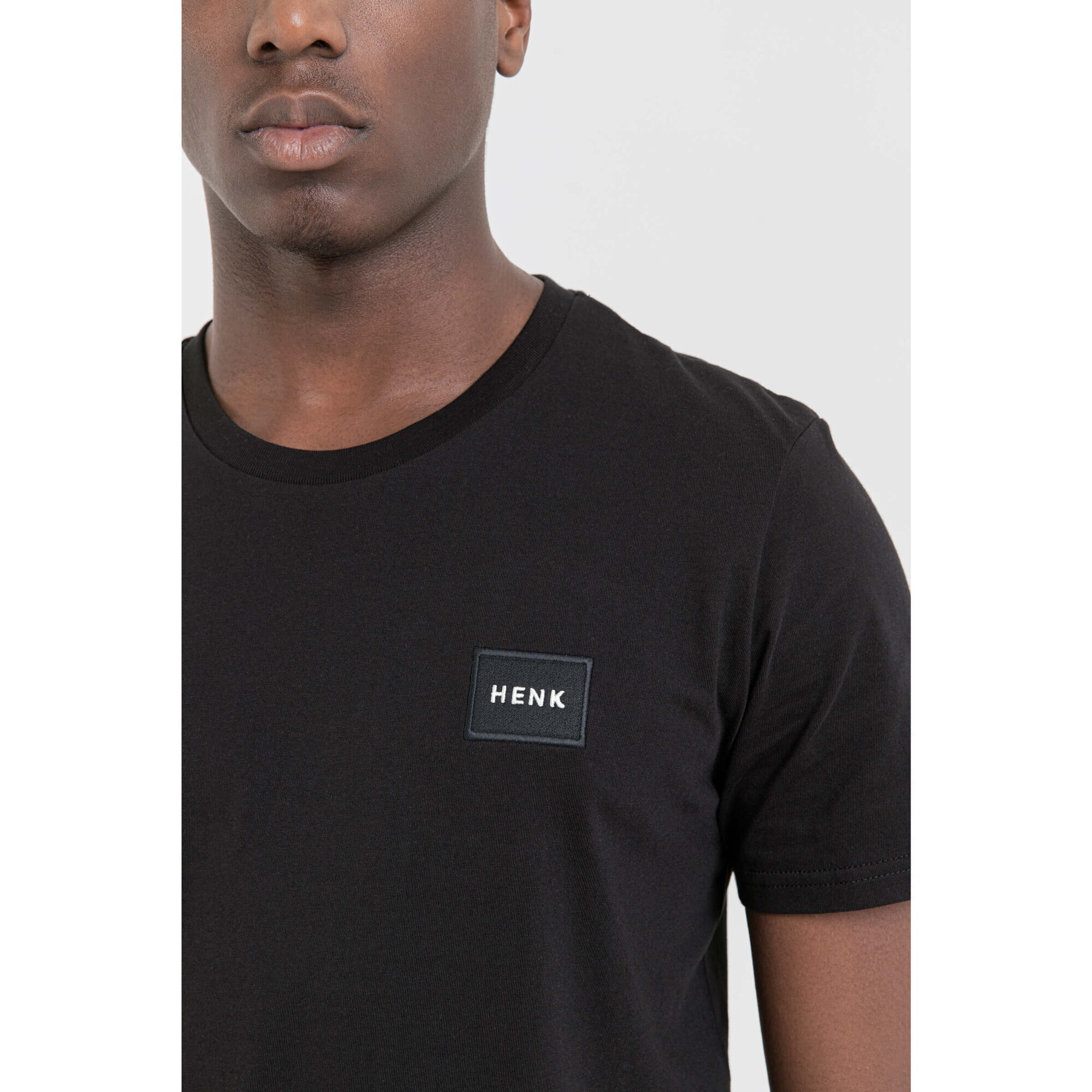 T-shirt | Black | Studio HENK | Setting5