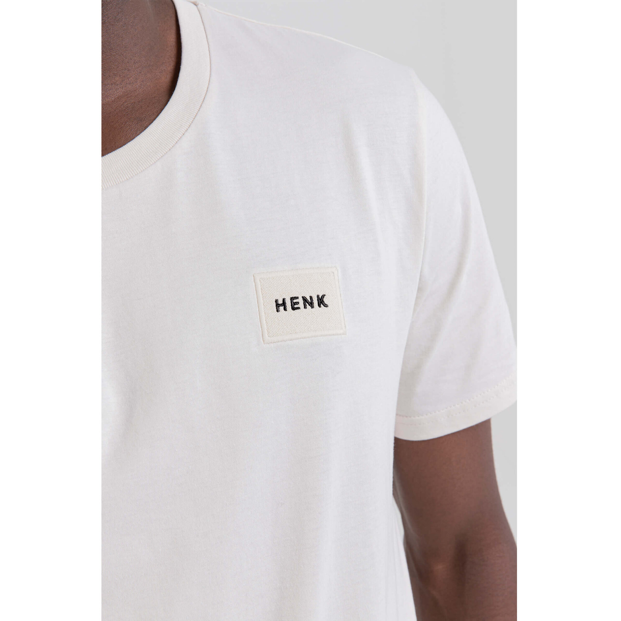 T-shirt | Cream | Studio HENK | Setting5